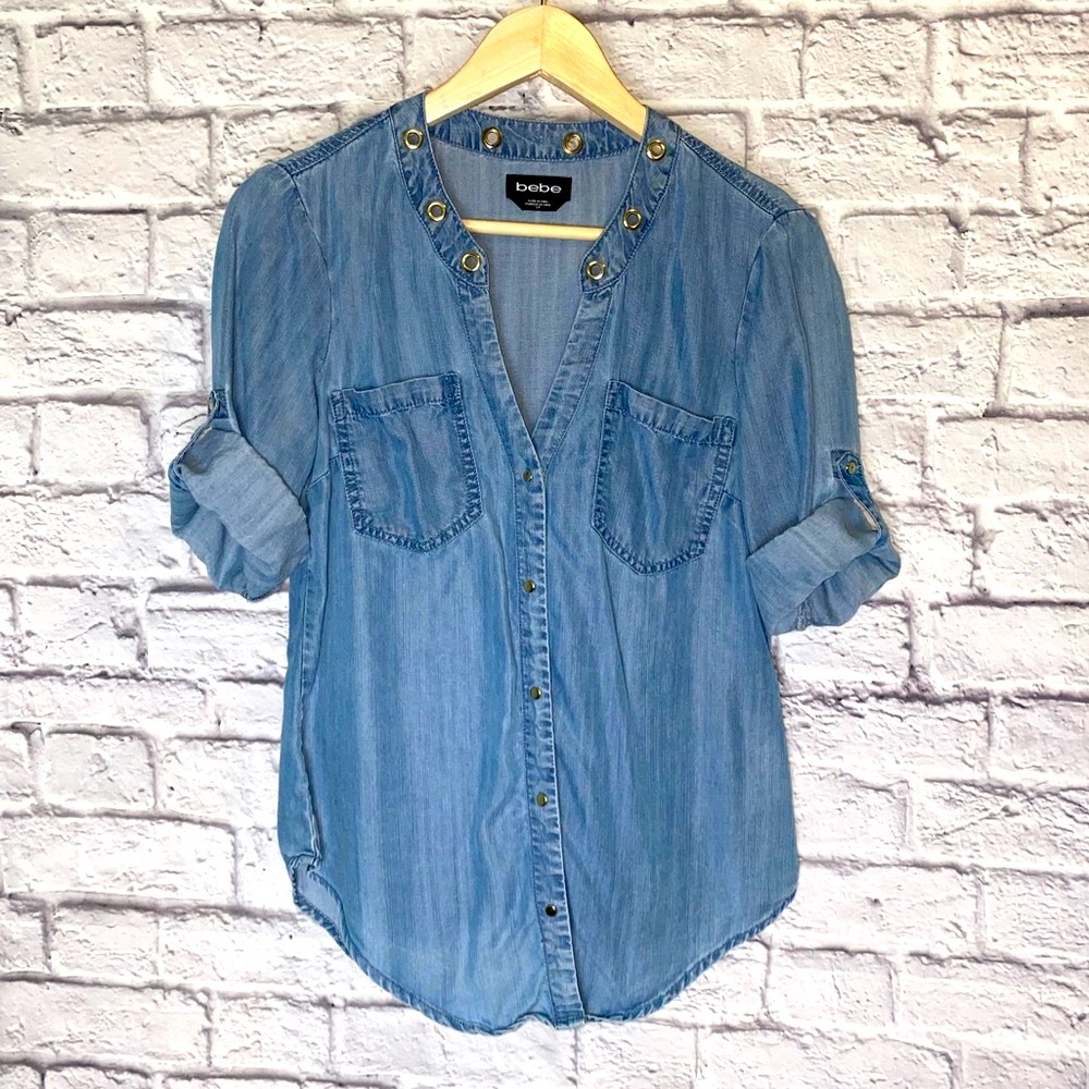 Bebe. Chambray Denim Button Up Top. Size Small.